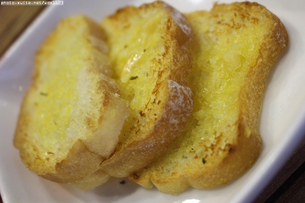 艾可先生漢堡餐廳(勤美店)：艾可先生漢堡餐廳(勤美店)~價格實惠‧學生最❤~103.06.30