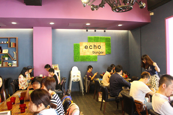 艾可先生漢堡餐廳(勤美店)：艾可先生漢堡餐廳(勤美店)~價格實惠‧學生最❤~103.06.30