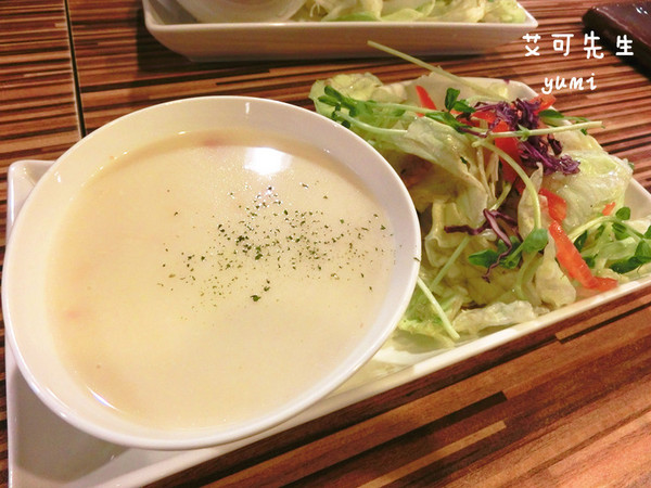 艾可先生漢堡餐廳(勤美店)：【台中食記】學生最愛!平價美式餐廳 免收服務費@艾可先生漢堡餐廳(勤美店)