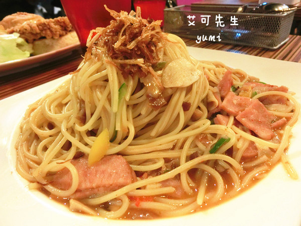艾可先生漢堡餐廳(勤美店)：【台中食記】學生最愛!平價美式餐廳 免收服務費@艾可先生漢堡餐廳(勤美店)