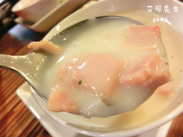 艾可先生漢堡餐廳(勤美店)：【台中食記】學生最愛!平價美式餐廳 免收服務費@艾可先生漢堡餐廳(勤美店)