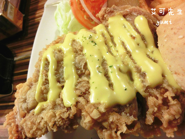 艾可先生漢堡餐廳(勤美店)：【台中食記】學生最愛!平價美式餐廳 免收服務費@艾可先生漢堡餐廳(勤美店)