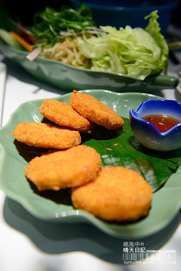 晶湯匙泰式主題餐廳(台北京站店):【晶湯匙京站店】好吃到把湯匙都吞下去的咖哩軟殼蟹