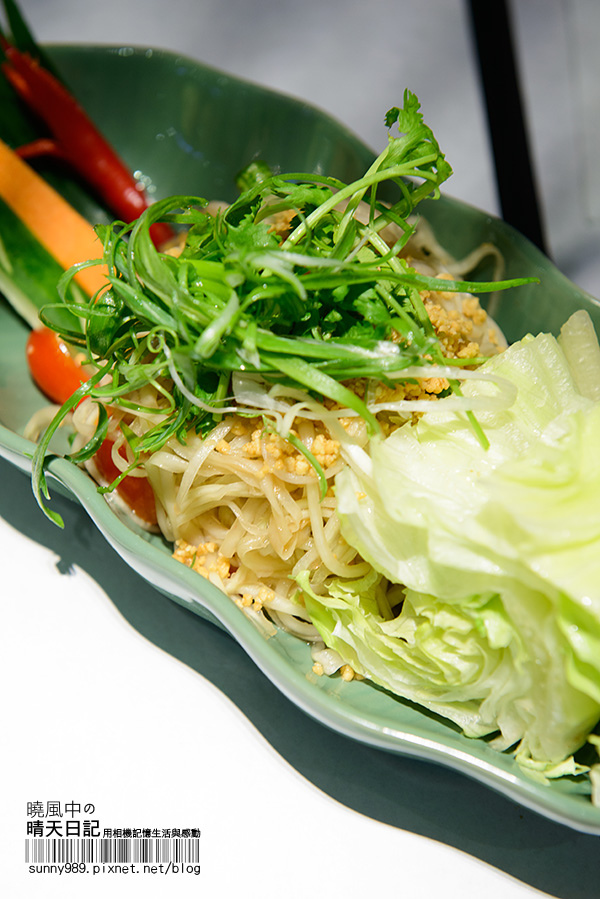 晶湯匙泰式主題餐廳(台北京站店):【晶湯匙京站店】好吃到把湯匙都吞下去的咖哩軟殼蟹