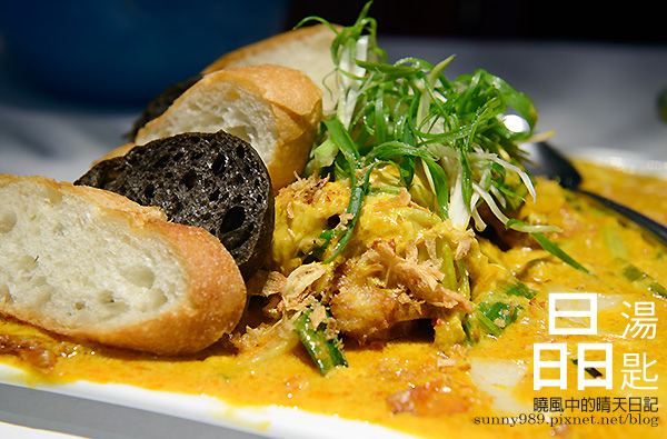 晶湯匙泰式主題餐廳(台北京站店):【晶湯匙京站店】好吃到把湯匙都吞下去的咖哩軟殼蟹