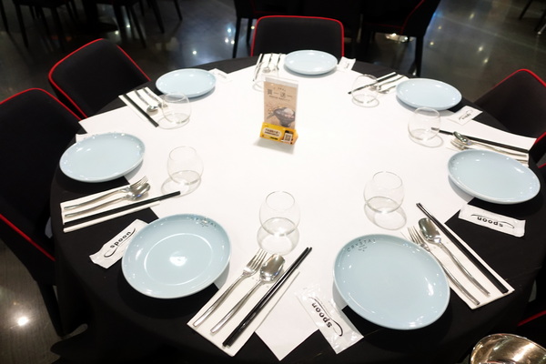 晶湯匙泰式主題餐廳(台北京站店)：(胖樺食記)台北車站京站內道地泰式料理「晶湯匙」，兼顧台灣人口味且氣氛佳服務好，適合多人聚餐