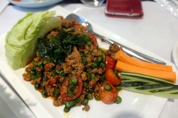 晶湯匙泰式主題餐廳(台北京站店)：(胖樺食記)台北車站京站內道地泰式料理「晶湯匙」，兼顧台灣人口味且氣氛佳服務好，適合多人聚餐