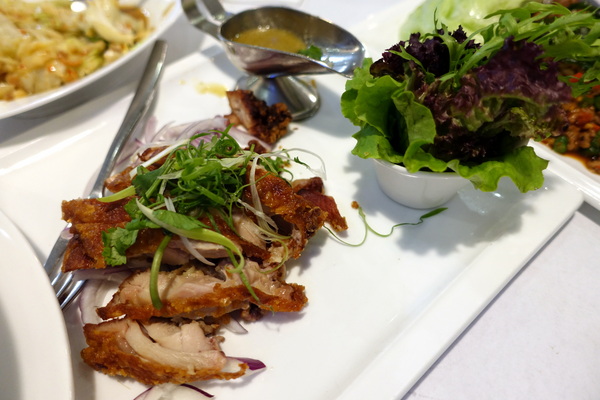 晶湯匙泰式主題餐廳(台北京站店)：(胖樺食記)台北車站京站內道地泰式料理「晶湯匙」，兼顧台灣人口味且氣氛佳服務好，適合多人聚餐