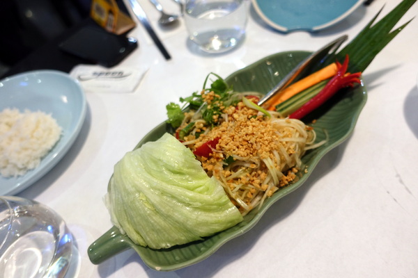 晶湯匙泰式主題餐廳(台北京站店)：(胖樺食記)台北車站京站內道地泰式料理「晶湯匙」，兼顧台灣人口味且氣氛佳服務好，適合多人聚餐