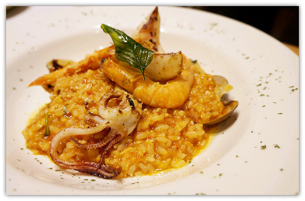 蕾香焙咖啡La Chambre Cafe:南京東路♬下班後偷閒的放鬆小時刻,巷弄裡的精緻地中海美味料理 La Chambre Café 蕾香焙咖啡輕食館