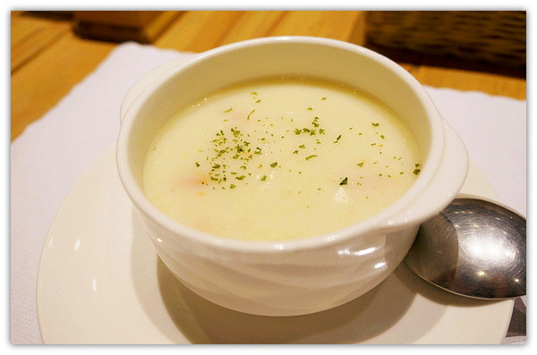 蕾香焙咖啡La Chambre Cafe:南京東路♬下班後偷閒的放鬆小時刻,巷弄裡的精緻地中海美味料理 La Chambre Café 蕾香焙咖啡輕食館