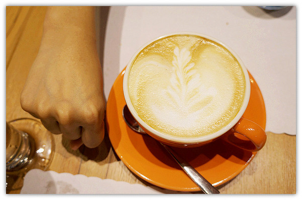 蕾香焙咖啡La Chambre Cafe:南京東路♬下班後偷閒的放鬆小時刻,巷弄裡的精緻地中海美味料理 La Chambre Café 蕾香焙咖啡輕食館