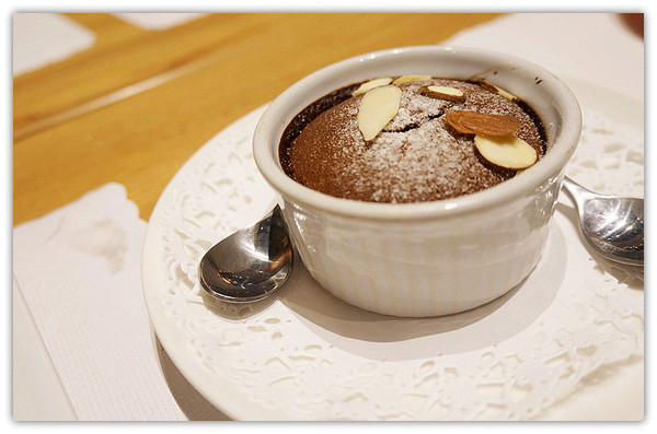 蕾香焙咖啡La Chambre Cafe:南京東路♬下班後偷閒的放鬆小時刻,巷弄裡的精緻地中海美味料理 La Chambre Café 蕾香焙咖啡輕食館