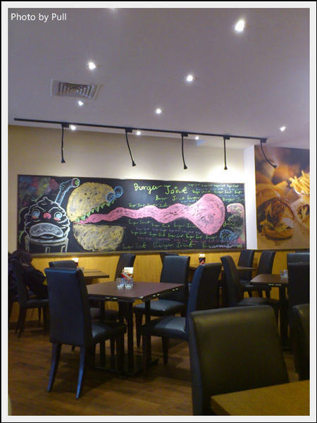 Burger Joint 7分So(朝富店)：【口碑券】拜訪朝富分店啦! Burger Joint 7分So (朝富店)