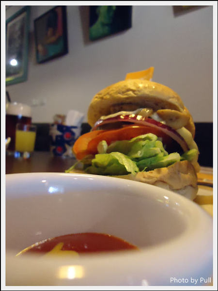 Burger Joint 7分So(朝富店)：【口碑券】拜訪朝富分店啦! Burger Joint 7分So (朝富店)