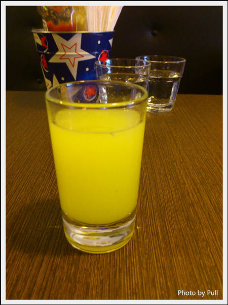 Burger Joint 7分So(朝富店)：【口碑券】拜訪朝富分店啦! Burger Joint 7分So (朝富店)