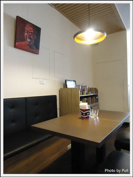 Burger Joint 7分So(朝富店)：【口碑券】拜訪朝富分店啦! Burger Joint 7分So (朝富店)