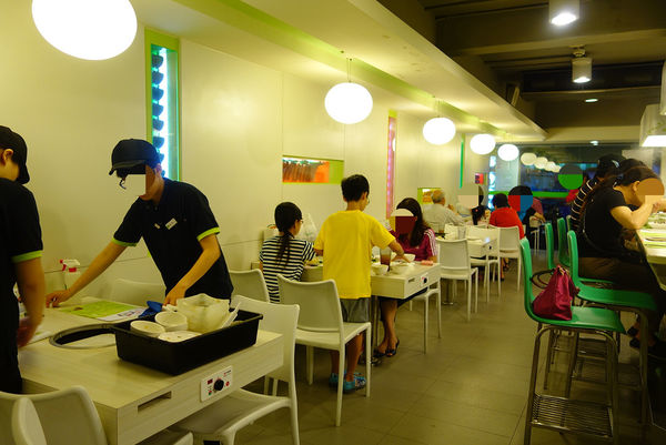 石二鍋(新店店):石二鍋 ~ 排隊也要吃的平價火鍋 - 捷運大坪林站