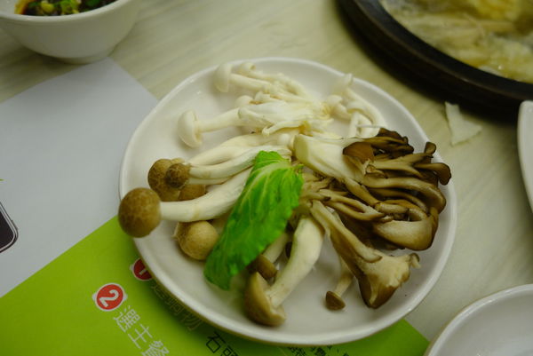 石二鍋(新店店):石二鍋 ~ 排隊也要吃的平價火鍋 - 捷運大坪林站