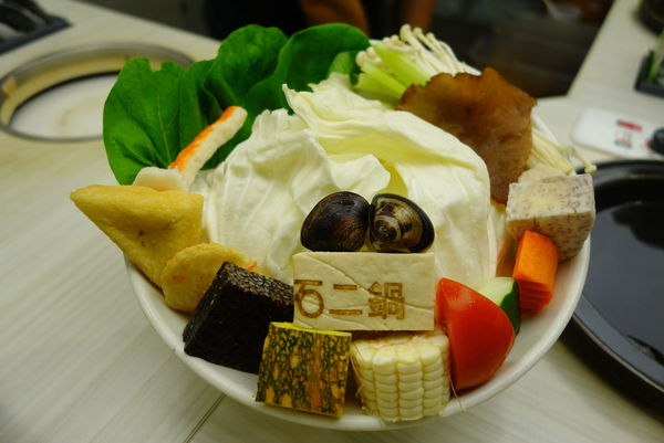 石二鍋(新店店):石二鍋 ~ 排隊也要吃的平價火鍋 - 捷運大坪林站