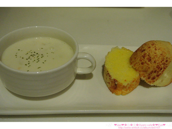 Oyami cafe:【食記】oO。。台北 西門町 Oyami cafe 超有鄉村田野風格的餐廳!而且~焗烤飯牽絲牽的好魂牽夢縈!!。o○。