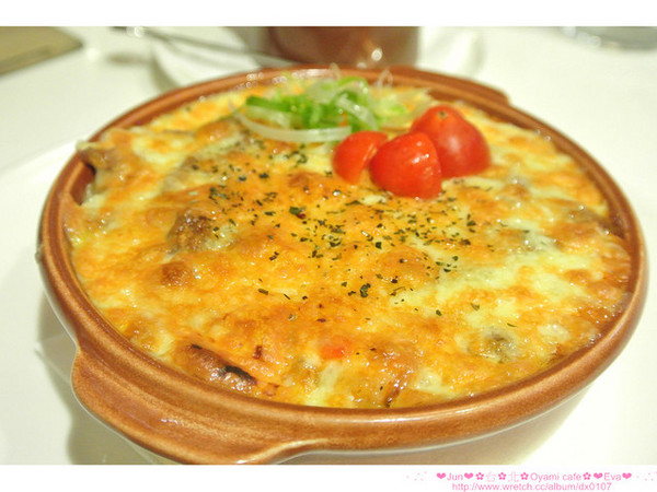 Oyami cafe:【食記】oO。。台北 西門町 Oyami cafe 超有鄉村田野風格的餐廳!而且~焗烤飯牽絲牽的好魂牽夢縈!!。o○。