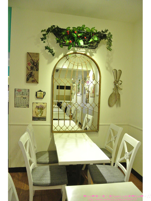 Oyami cafe:【食記】oO。。台北 西門町 Oyami cafe 超有鄉村田野風格的餐廳!而且~焗烤飯牽絲牽的好魂牽夢縈!!。o○。