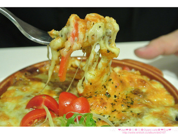 Oyami cafe:【食記】oO。。台北 西門町 Oyami cafe 超有鄉村田野風格的餐廳!而且~焗烤飯牽絲牽的好魂牽夢縈!!。o○。