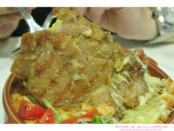 Oyami cafe:【食記】oO。。台北 西門町 Oyami cafe 超有鄉村田野風格的餐廳!而且~焗烤飯牽絲牽的好魂牽夢縈!!。o○。