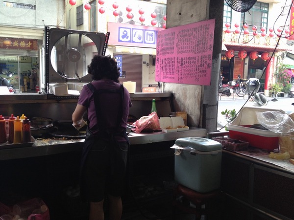 阿婆蛋餅:<中式早餐>阿婆蛋餅-香酥脆卡滋卡滋餅皮,營養均衡的加菜蛋餅