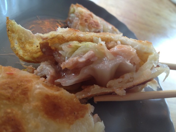 阿婆蛋餅:<中式早餐>阿婆蛋餅-香酥脆卡滋卡滋餅皮,營養均衡的加菜蛋餅