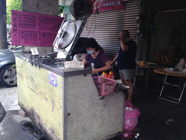 阿婆蛋餅:<中式早餐>阿婆蛋餅-香酥脆卡滋卡滋餅皮,營養均衡的加菜蛋餅