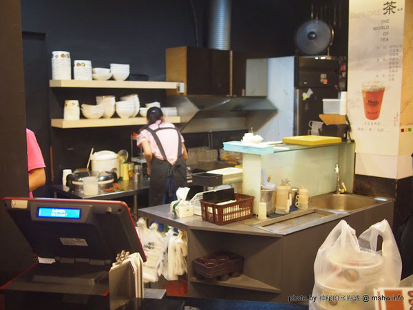 凱撒盒子日式洋食專賣店(台中美村店)：【食記】台中Caesarbox 凱撒盒子日式洋食專賣店@西區草悟道BRT科博館 : 享受美味無負擔,平價也能吃到真材實料,清爽不膩的輕食選擇!