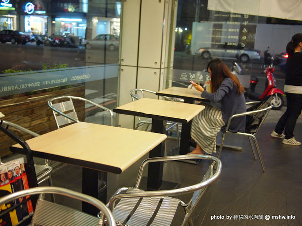 凱撒盒子日式洋食專賣店(台中美村店)：【食記】台中Caesarbox 凱撒盒子日式洋食專賣店@西區草悟道BRT科博館 : 享受美味無負擔,平價也能吃到真材實料,清爽不膩的輕食選擇!