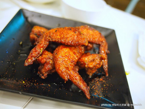 凱撒盒子日式洋食專賣店(台中美村店)：【食記】台中Caesarbox 凱撒盒子日式洋食專賣店@西區草悟道BRT科博館 : 享受美味無負擔,平價也能吃到真材實料,清爽不膩的輕食選擇!