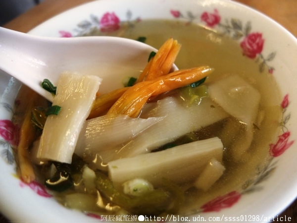 肉伯火雞肉飯：【美食特搜。台南中西區】肉伯火雞肉飯。CNN媒體推薦台南必吃 深根府城30多年雞肉飯