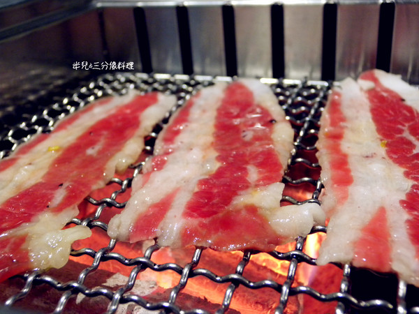 櫻花羿日式精緻炭火燒肉：【台北市大安區。燒肉吃到飽】近忠孝敦化捷運站 櫻花羿日式精緻炭火燒肉 東區燒烤吃到飽 聚餐好歡樂!