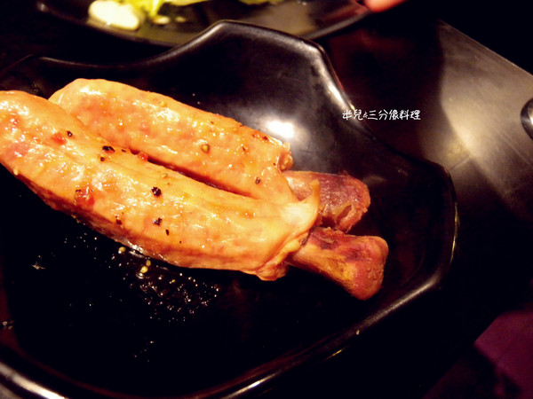 櫻花羿日式精緻炭火燒肉：【台北市大安區。燒肉吃到飽】近忠孝敦化捷運站 櫻花羿日式精緻炭火燒肉 東區燒烤吃到飽 聚餐好歡樂!