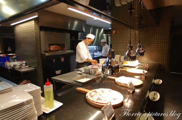 饗食天堂(板橋店)：試吃~新北板橋區--饗食天堂(板橋遠百店)~菜色多到好難選