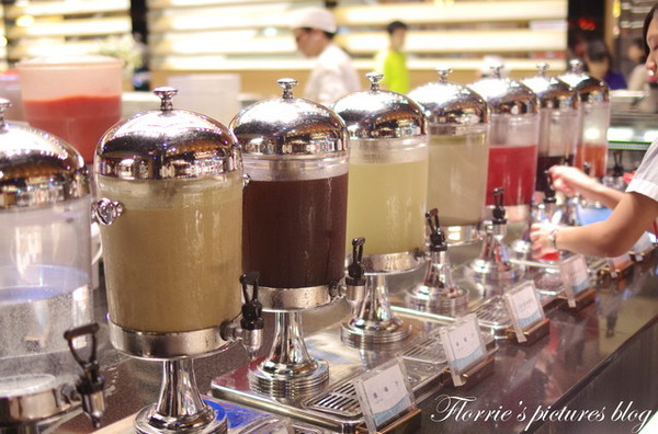 饗食天堂(板橋店)：試吃~新北板橋區--饗食天堂(板橋遠百店)~菜色多到好難選