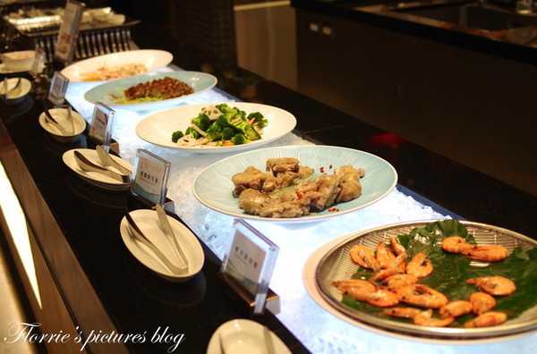 饗食天堂(板橋店)：試吃~新北板橋區--饗食天堂(板橋遠百店)~菜色多到好難選