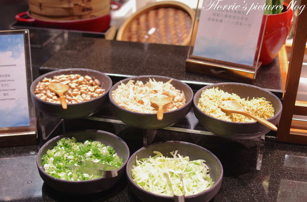 饗食天堂(板橋店)：試吃~新北板橋區--饗食天堂(板橋遠百店)~菜色多到好難選