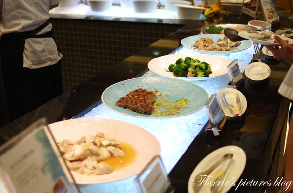 饗食天堂(板橋店)：試吃~新北板橋區--饗食天堂(板橋遠百店)~菜色多到好難選