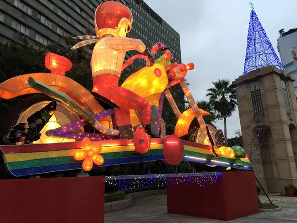 2015臺北燈節：[捷運圓山站]2015台北燈會~浪漫水晶燈橋、天壇、英熊聯盟、海賊羊