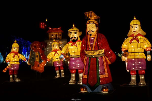 2015臺北燈節：[捷運圓山站]2015台北燈會~浪漫水晶燈橋、天壇、英熊聯盟、海賊羊