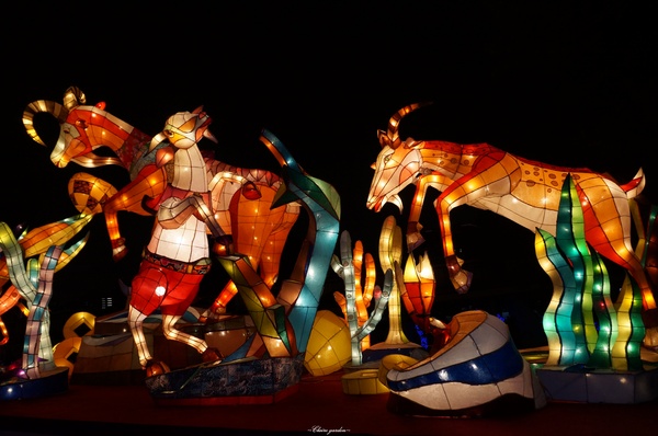 2015臺北燈節：[捷運圓山站]2015台北燈會~浪漫水晶燈橋、天壇、英熊聯盟、海賊羊