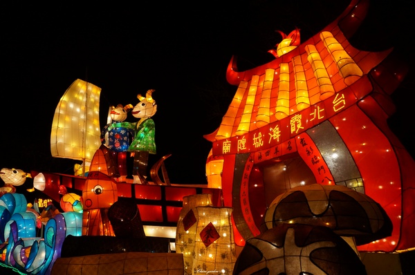 2015臺北燈節：[捷運圓山站]2015台北燈會~浪漫水晶燈橋、天壇、英熊聯盟、海賊羊