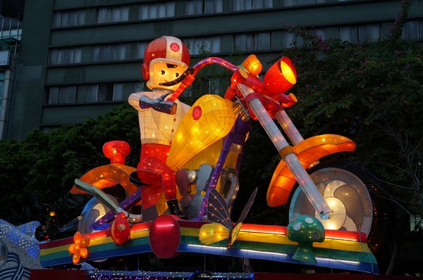 2015臺北燈節：[捷運圓山站]2015台北燈會~浪漫水晶燈橋、天壇、英熊聯盟、海賊羊