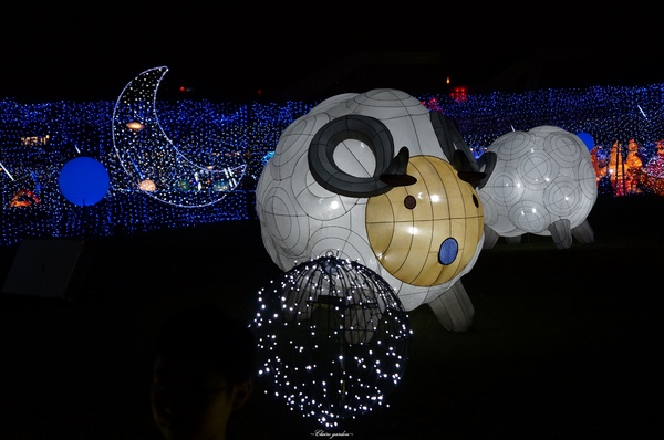 2015臺北燈節：[捷運圓山站]2015台北燈會~浪漫水晶燈橋、天壇、英熊聯盟、海賊羊