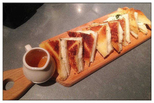 四種乳酪三明治(藍乳酪-布里-帕馬森-馬芝拉)220